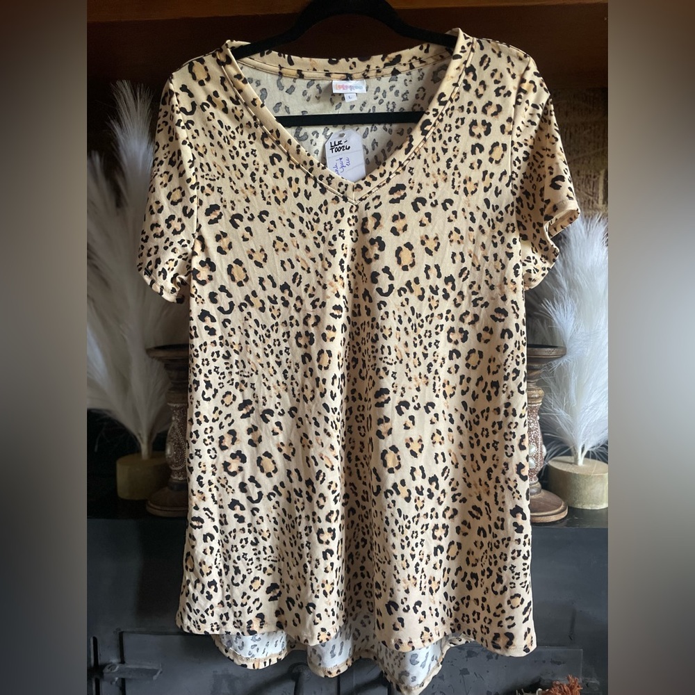 LULAROE ( LLR-T0026-1) WOMENS SIZE LARGE, V-NECK, flare/swing, hi-to-low hemline